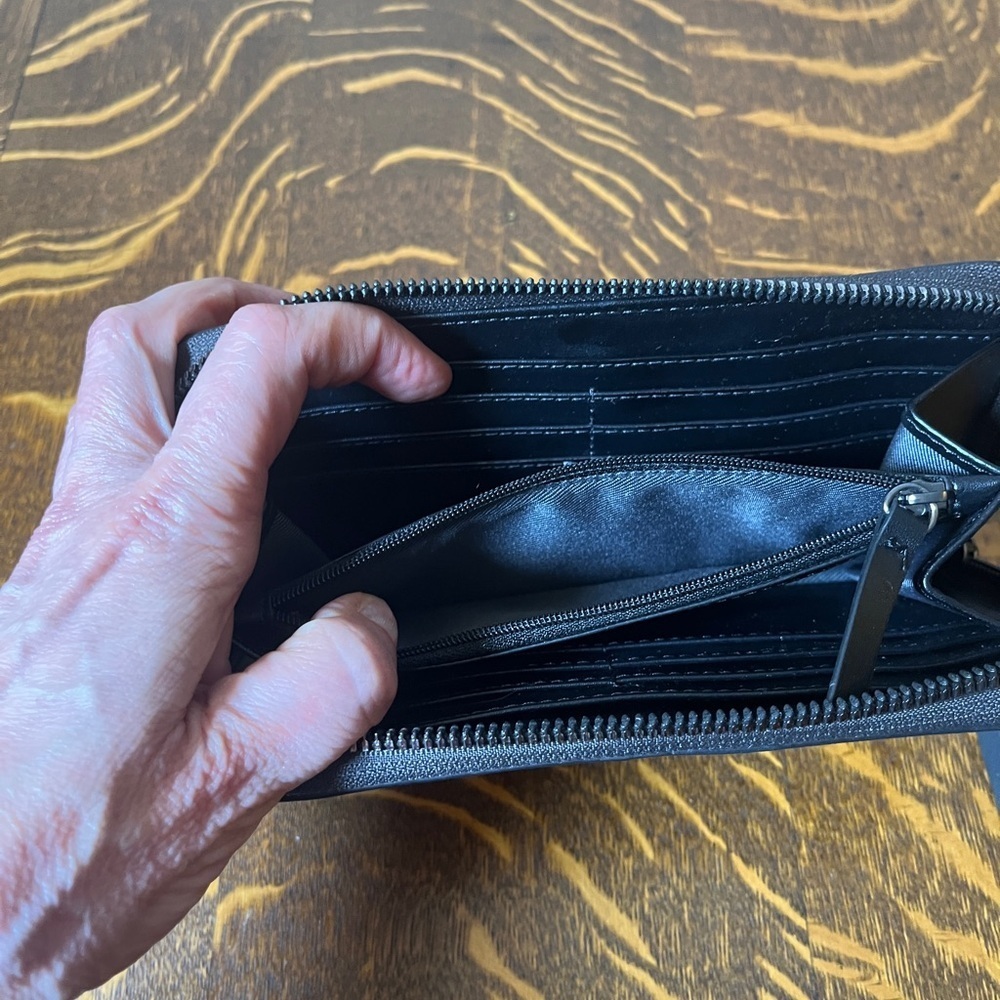 Vera Wang Black and Gray Rose Wallet - Picture 6 of 8